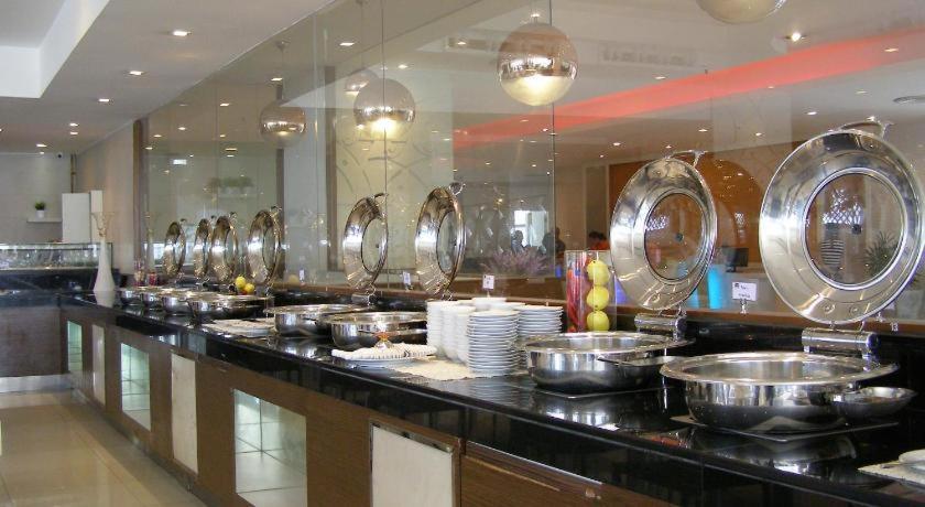 Iyarin@Tuk Chang Ratchayothin Hotel Bangkok Dış mekan fotoğraf