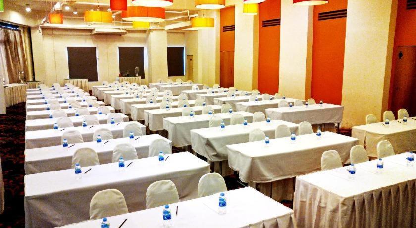 Iyarin@Tuk Chang Ratchayothin Hotel Bangkok Dış mekan fotoğraf